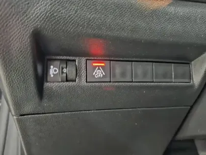 Photo 27 Peugeot 208  PureTech 75 S&S BVM5