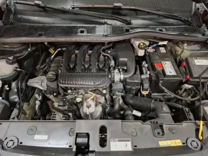 Photo 35 Peugeot 208  PureTech 75 S&S BVM5