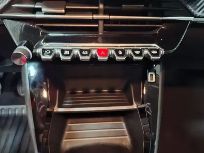 Photo 25 Peugeot 208  PureTech 75 S&S BVM5