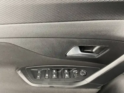 Photo 31 Peugeot 308  BlueHDi 130ch S&S EAT8