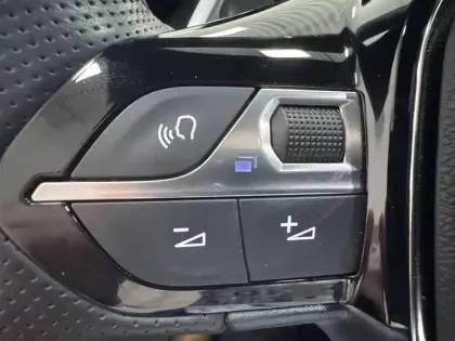 Photo 33 Peugeot 2008  Hybrid 145 e-DCS6