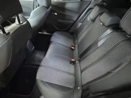 Photo 13 Peugeot 2008  Hybrid 145 e-DCS6