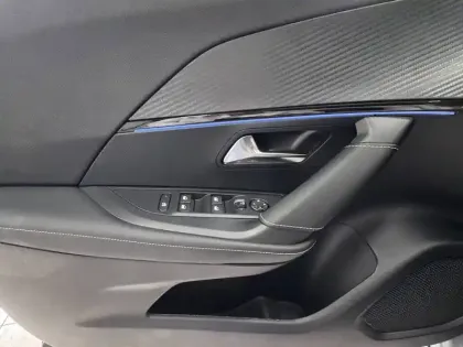 Photo 17 Peugeot 2008  Hybrid 145 e-DCS6