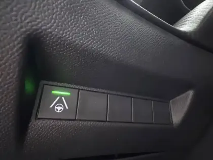 Photo 36 Peugeot 2008  Hybrid 145 e-DCS6