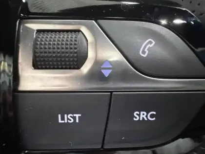 Photo 34 Peugeot 2008  Hybrid 145 e-DCS6