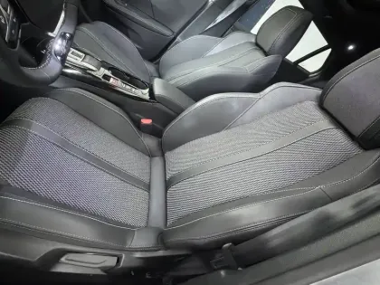 Photo 19 Peugeot 2008  Hybrid 145 e-DCS6