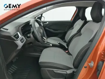 Photo 8 Renault Clio  E-Tech full hybrid 145 ch GSR2