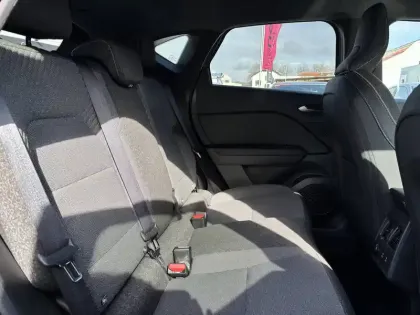 Photo 19 Renault Captur  E-Tech full hybrid 145 ch