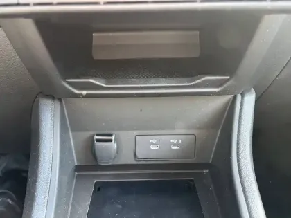 Photo 34 Renault Captur  E-Tech full hybrid 145 ch