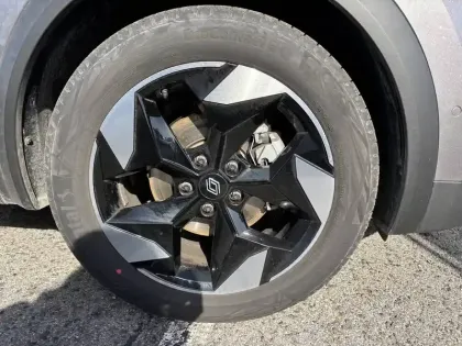 Photo 8 Renault Captur  E-Tech full hybrid 145 ch