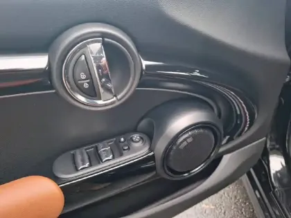 Photo 18 Mini Mini Cabriolet John Cooper Works 231 ch BVA8