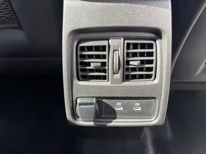 Photo 15 Renault Captur  E-Tech full hybrid 145 ch