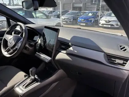 Photo 13 Renault Captur  E-Tech full hybrid 145 ch