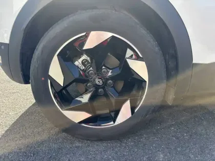 Photo 11 Renault Captur  E-Tech full hybrid 145 ch