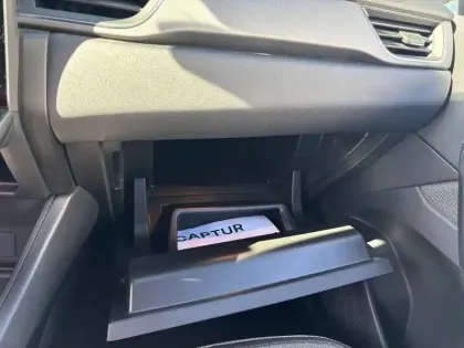 Photo 39 Renault Captur  E-Tech full hybrid 145 ch