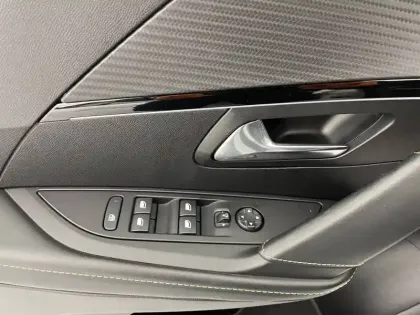 Photo 31 Peugeot 208  PureTech 100 S&S BVM6