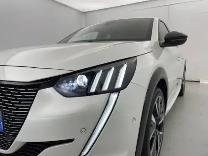 Photo 23 Peugeot 208  PureTech 100 S&S BVM6