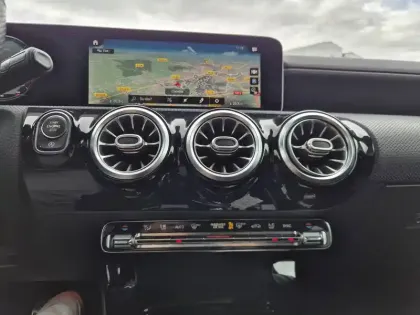 Photo 17 Mercedes Classe A  180 d 7G-DCT