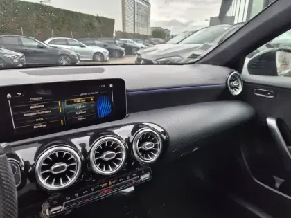 Photo 19 Mercedes Classe A  180 d 7G-DCT