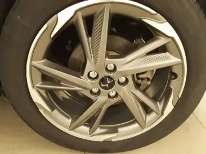 Photo 95 DS DS 7 DS7 Crossback Hybride E-Tense 300 EAT8 4x4