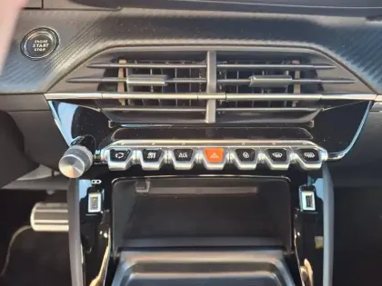 Photo 23 Peugeot 208  PureTech 100 S&S EAT8