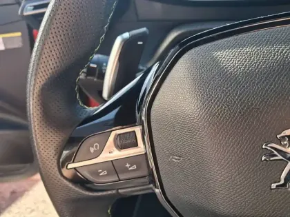 Photo 21 Peugeot 208  PureTech 100 S&S EAT8