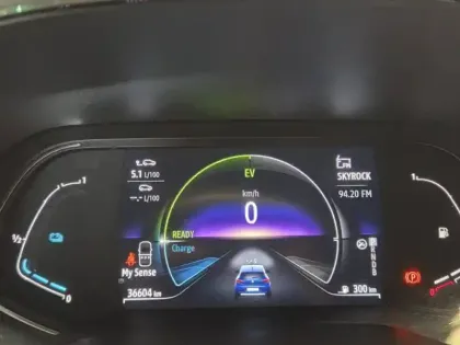 Photo 36 Renault Clio  E-Tech full hybrid 145