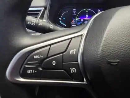 Photo 33 Renault Clio  E-Tech full hybrid 145