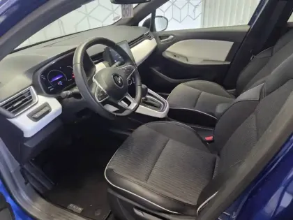 Photo 8 Renault Clio  E-Tech full hybrid 145