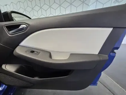 Photo 16 Renault Clio  E-Tech full hybrid 145