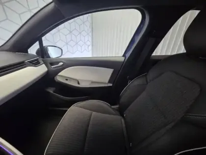 Photo 110 Renault Clio  E-Tech full hybrid 145