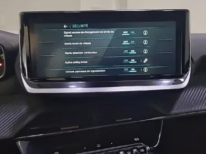 Photo 21 Peugeot 208  Electrique 50 kWh 136ch