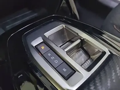 Photo 13 Peugeot 208  Electrique 50 kWh 136ch