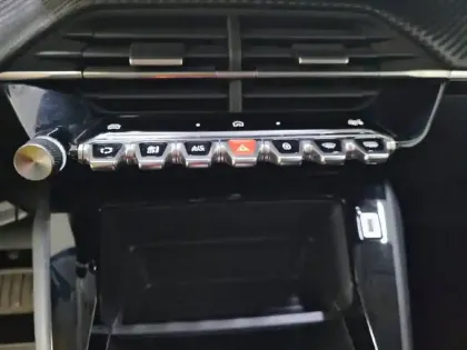 Photo 24 Peugeot 208  Electrique 50 kWh 136ch