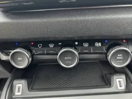 Photo 17 Citroën C4 Gén. III Ph1 Feel 5