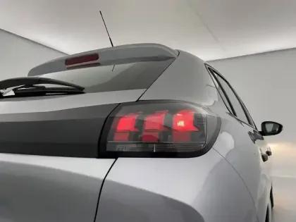 Photo 24 Peugeot 208  PureTech 75 S&S BVM5