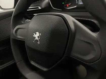 Photo 27 Peugeot 208  PureTech 75 S&S BVM5