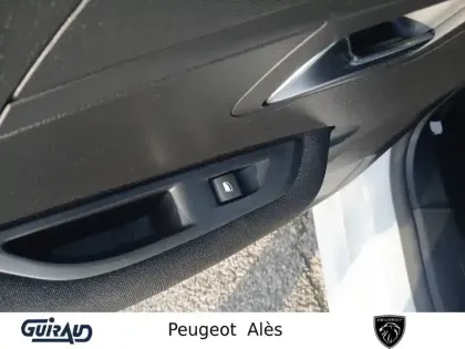 Photo 34 Peugeot 208  PureTech 100 S&S BVM6