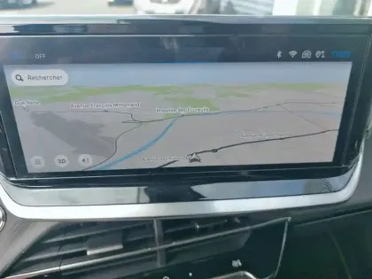 Photo 14 Peugeot 2008  Hybrid 136 e-DCS6