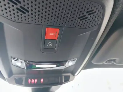 Photo 18 Peugeot 2008  Hybrid 136 e-DCS6