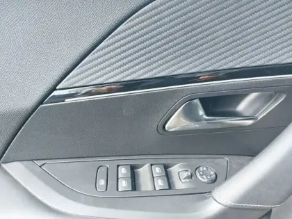 Photo 19 Peugeot 2008  Hybrid 136 e-DCS6