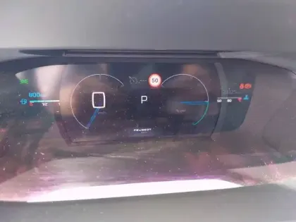 Photo 9 Peugeot 2008  Hybrid 136 e-DCS6