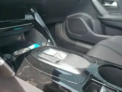 Photo 13 Peugeot 2008  Hybrid 136 e-DCS6