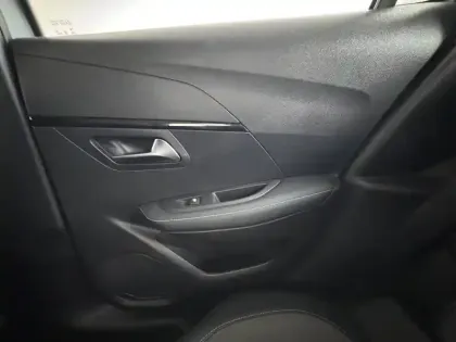 Photo 39 Peugeot 208  PureTech 100 S&S BVM6