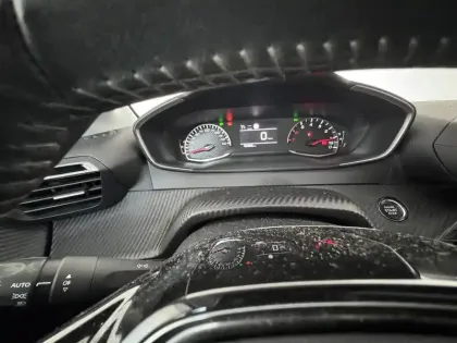 Photo 23 Peugeot 208  PureTech 100 S&S BVM6