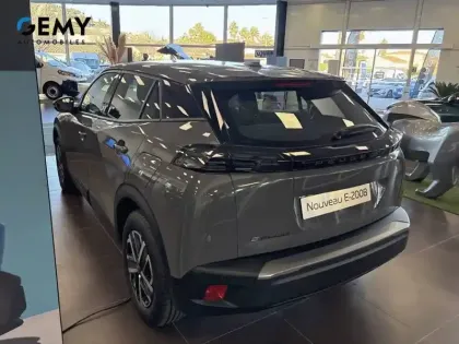 Photo 6 Peugeot 2008  Electrique 50 kWh 136 ch
