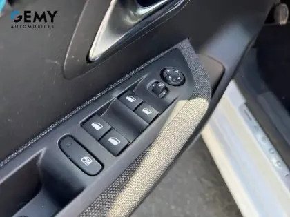 Photo 13 Peugeot 208  PureTech 75 S&S BVM5