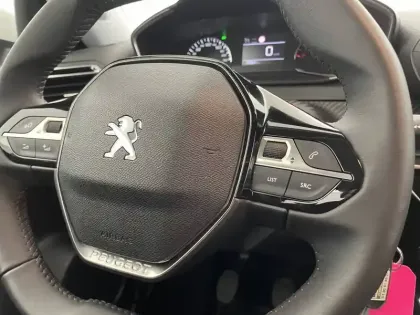 Photo 60 Peugeot 2008  PureTech 100 S&S BVM6