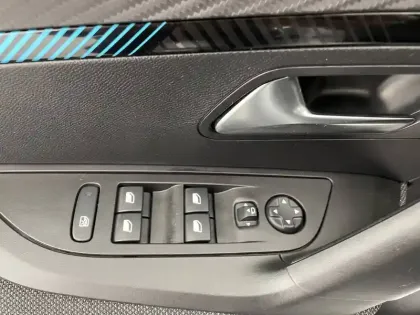 Photo 95 Peugeot 2008  PureTech 100 S&S BVM6