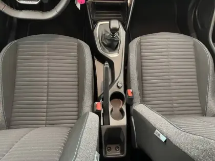 Photo 56 Peugeot 2008  PureTech 100 S&S BVM6